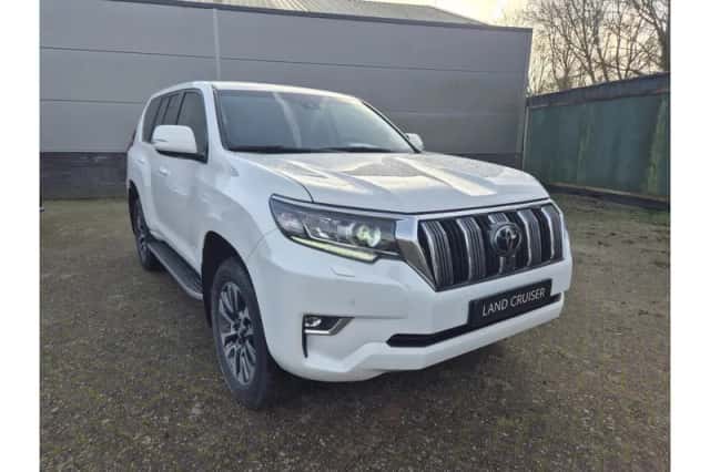 Toyota Land Cruiser (2024) thumbnail 5