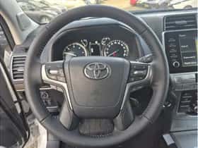 Toyota Land Cruiser thumbnail 10