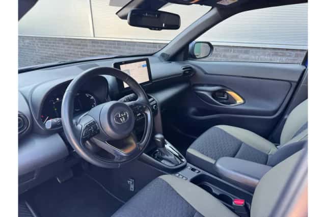 Toyota Yaris Cross (2024) thumbnail 4