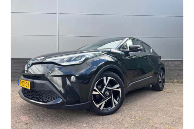 Toyota C-HR (2023) thumbnail 1