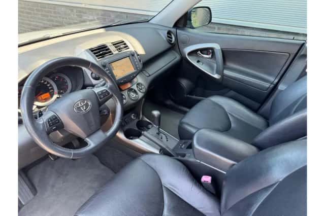 Toyota RAV4 (2009) thumbnail 4