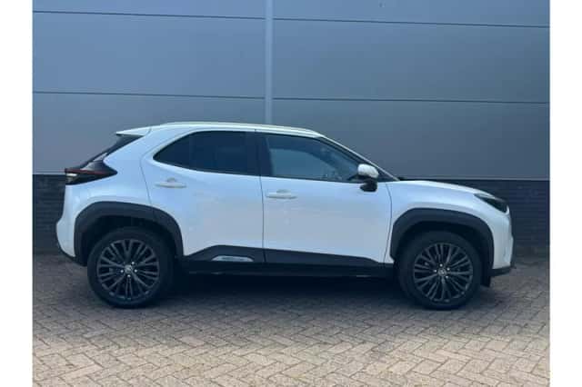 Toyota Yaris Cross (2022) thumbnail 2