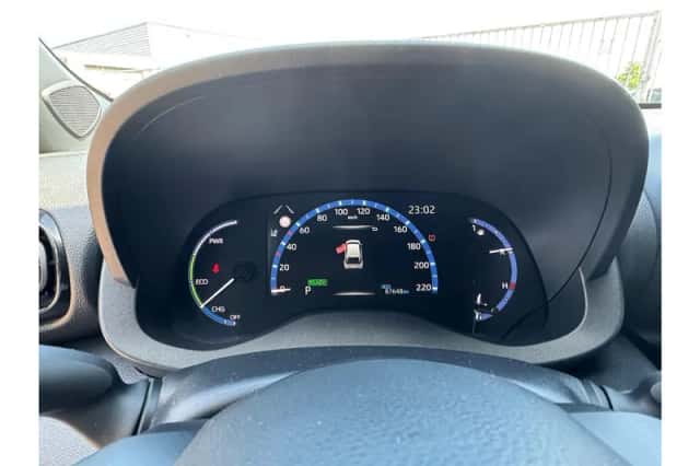 Toyota Yaris Cross (2022) thumbnail 3
