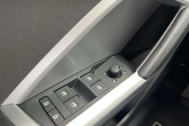 Audi Q3 (2021) thumbnail 24