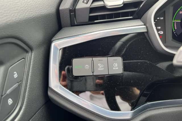 Audi Q3 (2021) thumbnail 25