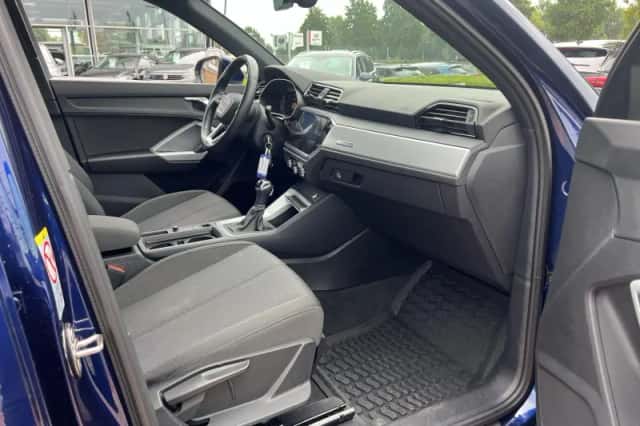 Audi Q3 (2021) thumbnail 7