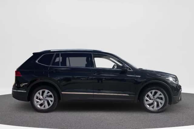 Volkswagen Tiguan (2022) thumbnail 4