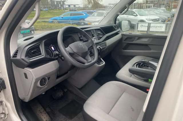 Volkswagen Transporter (2021) thumbnail 6