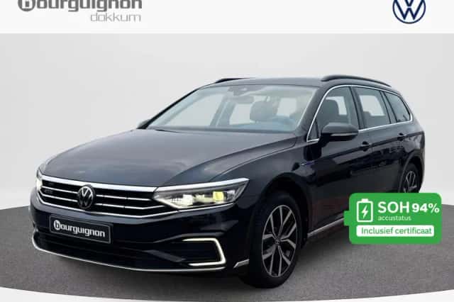Volkswagen Passat (2022) thumbnail 1