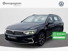 Volkswagen Passat (2022) thumbnail 1