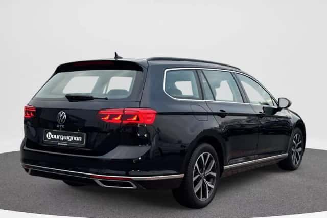 Volkswagen Passat (2022) thumbnail 2