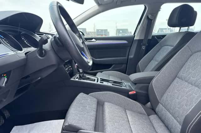 Volkswagen Passat (2022) thumbnail 11
