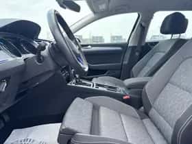 Volkswagen Passat (2022) thumbnail 11