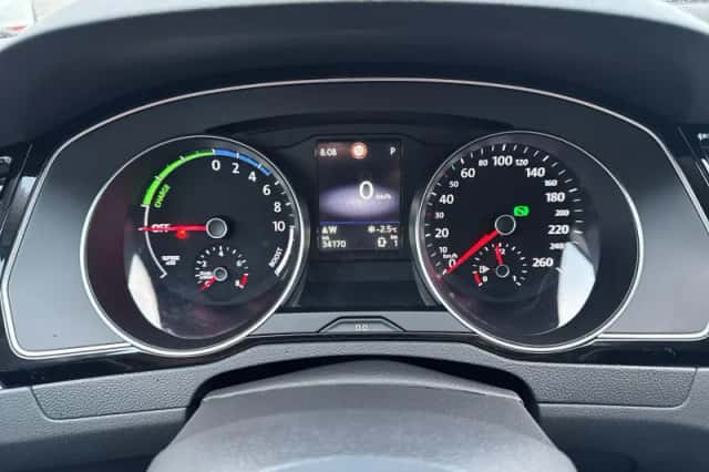 Volkswagen Passat (2022) thumbnail 14