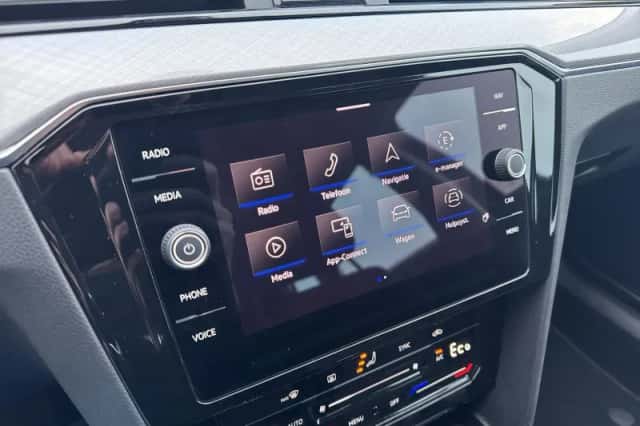 Volkswagen Passat (2022) thumbnail 16