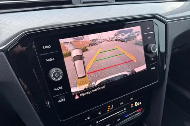 Volkswagen Passat (2022) thumbnail 17