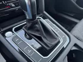 Volkswagen Passat (2022) thumbnail 24
