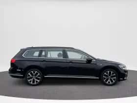 Volkswagen Passat (2022) thumbnail 5