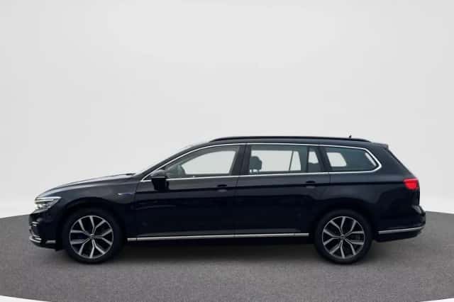 Volkswagen Passat (2022) thumbnail 6