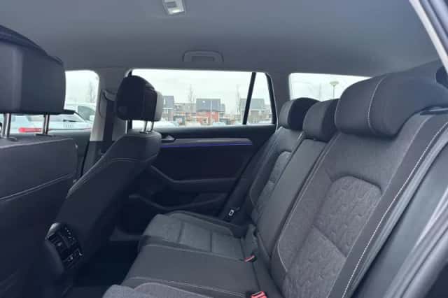 Volkswagen Passat (2022) thumbnail 7