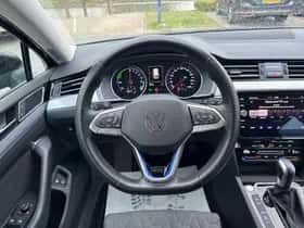 Volkswagen Passat (2022) thumbnail 9