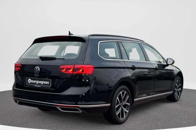Volkswagen Passat (2022) thumbnail 2