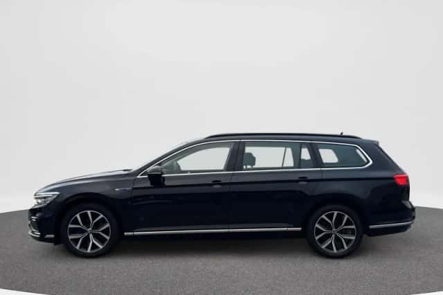 Volkswagen Passat (2022) thumbnail 6