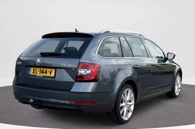 Škoda Octavia (2019) thumbnail 2