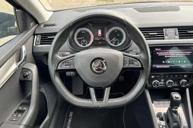 Škoda Octavia (2019) thumbnail 11
