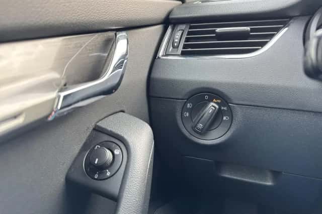 Škoda Octavia (2019) thumbnail 22