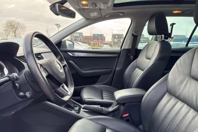 Škoda Octavia (2019) thumbnail 7