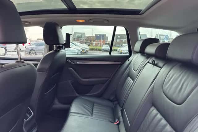 Škoda Octavia (2019) thumbnail 9