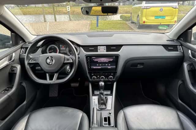 Škoda Octavia (2019) thumbnail 10