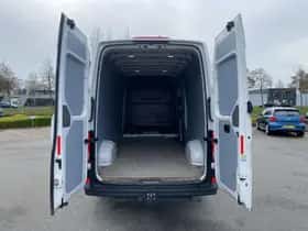 Volkswagen Crafter (2024) thumbnail 6