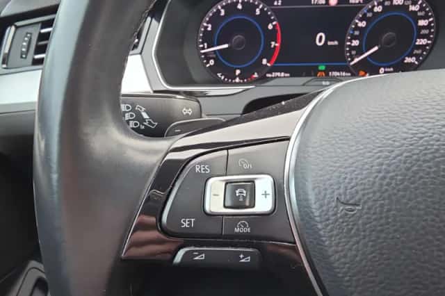 Volkswagen Passat (2018) thumbnail 17