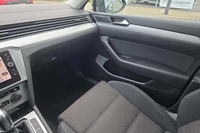 Volkswagen Passat (2018) thumbnail 18