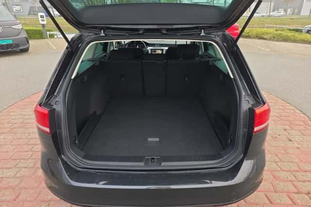Volkswagen Passat (2018) thumbnail 19