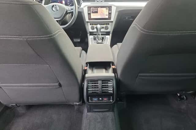 Volkswagen Passat (2018) thumbnail 21