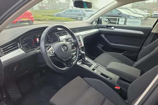 Volkswagen Passat (2018) thumbnail 4