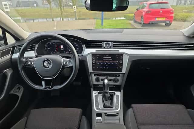 Volkswagen Passat (2018) thumbnail 5