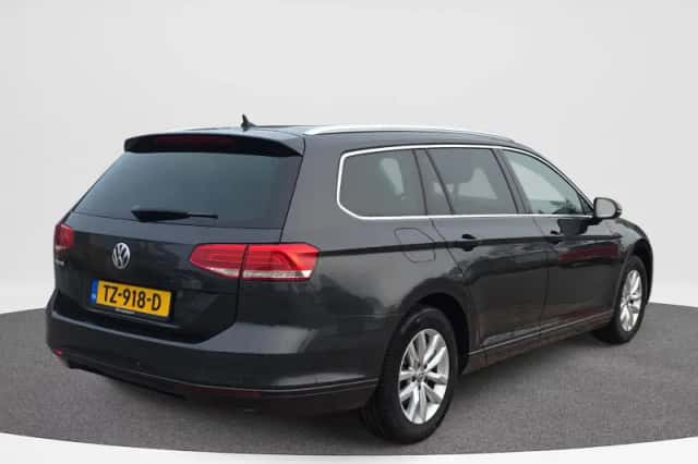Volkswagen Passat (2018) thumbnail 9