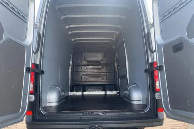 Volkswagen Crafter (2017) thumbnail 11