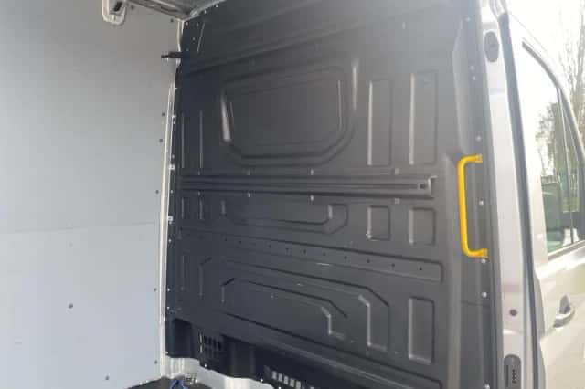 Volkswagen Crafter (2017) thumbnail 15