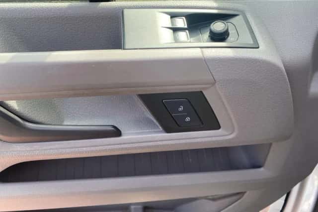 Volkswagen Crafter (2017) thumbnail 17