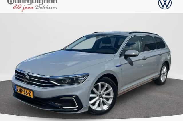 Volkswagen Passat (2022) thumbnail 1