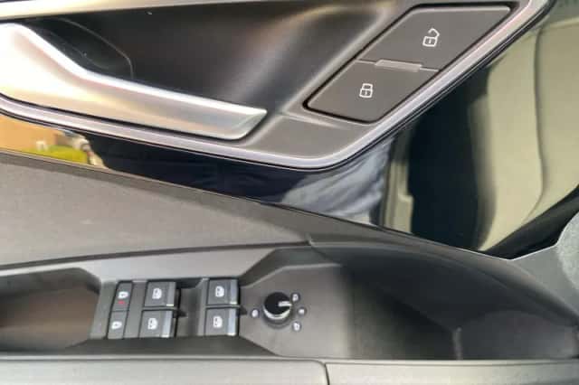 Audi Q4 (2024) thumbnail 17