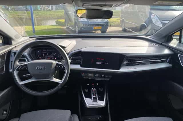 Audi Q4 (2024) thumbnail 5