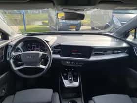 Audi Q4 (2024) thumbnail 5