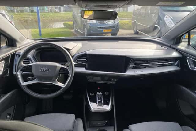 Audi Q4 (2024) thumbnail 10
