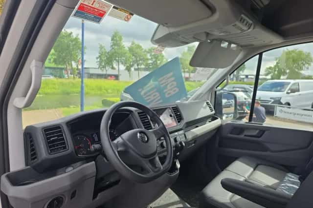 Volkswagen Crafter (2024) thumbnail 3